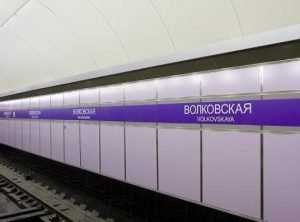 На эскалаторе питерского метро умер житель Брянской области