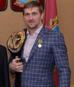 Виталий Минаков снимет костюм брянского депутата и вернется на ринг