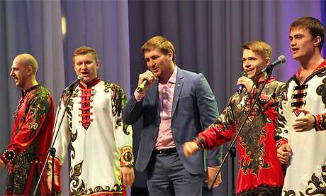 Брянские депутаты, чиновники и спортсмены исполнили военные песни