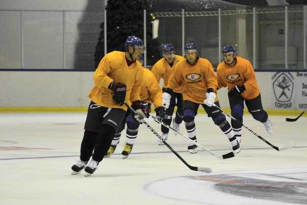 Хоккеисты «Брянска» подрались с тверичами, уступая на домашнем льду