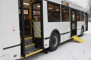 В Брянске три троллейбуса будут перевозить инвалидов-колясочников