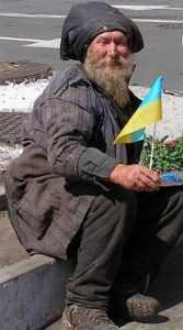 Украинские еврочеловеки покусали пенсионера возле банкомата