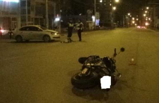 В Брянске разбились мотоциклист и его 18-летняя пассажирка