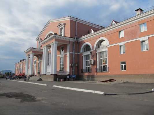 В Брянске у железнодорожного вокзала расширят парковку