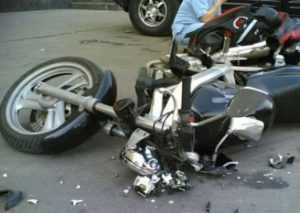 На брянской трассе водительница покалечила мотоциклиста
