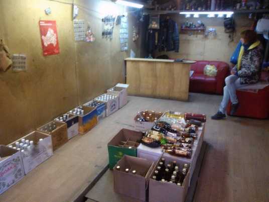 Брянская полиция нашла в гараже 100 бутылок с опасным алкоголем