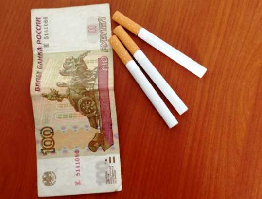 Брянского коммерсанта наказали за торговлю сигаретами в школе