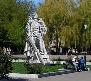 В Брянске установили макеты знаменитых памятников