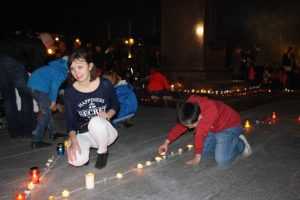 Салютом и зажжением свечей завершилось празднование Победы в Брянске
