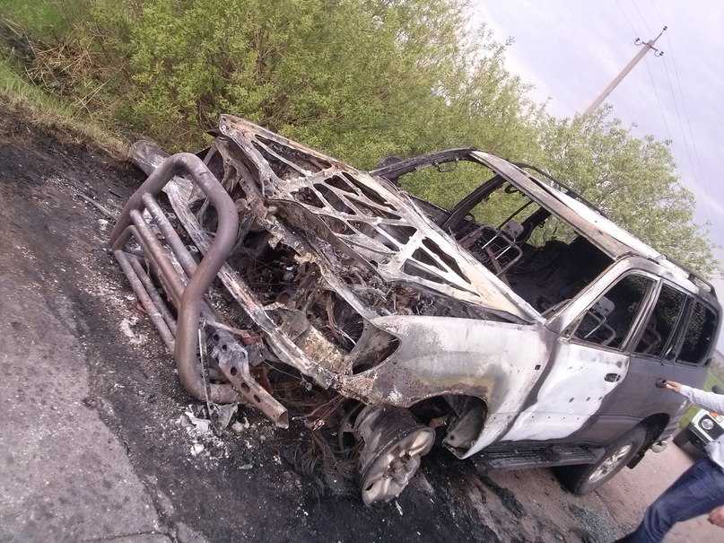 На брянской дороге сгорел «Ленд Крузер»