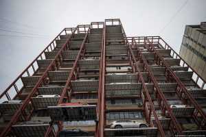 Обещанные Брянску многоэтажные парковки строить некому
