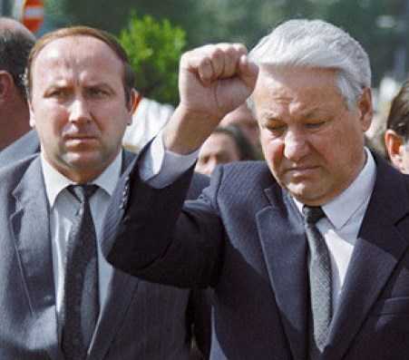 Ельцинский генерал настучал на неудавшегося брянского главу Потомского