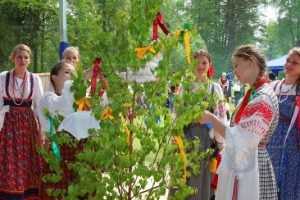 Святую Троицу в Брянске отпразднуют с играми и хороводом