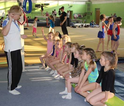 Маленькие брянские гимнасты сдали первые экзамены