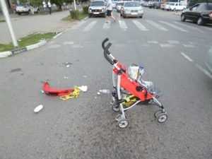 Брянский водитель раздавил коляску с ребенком и ранил женщину