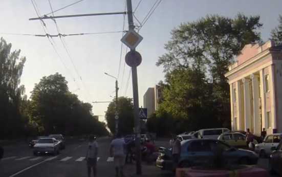 В сети появилось видео с места наезда на детскую коляску в Брянске