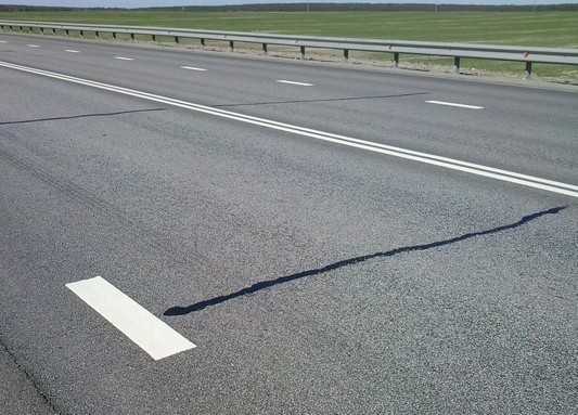 Трещины на отремонтированном брянском шоссе не смутили «Автодор»