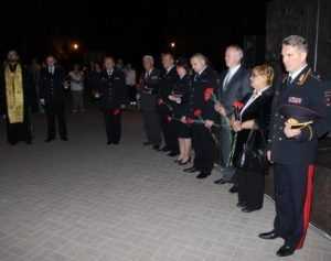 Брянские полицейские зажгли 200 свечей в память о жертвах войны