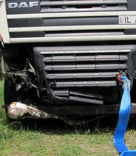 На брянской дороге автомобилистка атаковала фуру – трое ранены