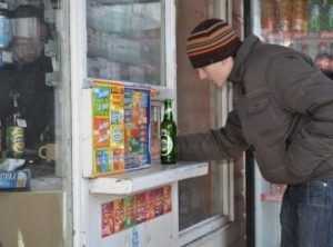 Брянской продавщице грозит суд за продажу алкоголя подростку