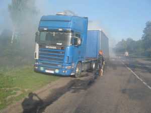 На брянской дороге сгорел грузовик с бумагой