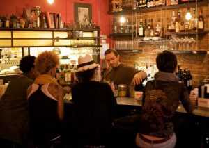 Владельца брянского кафе «Вдали от жен» наказали за алкоголь
