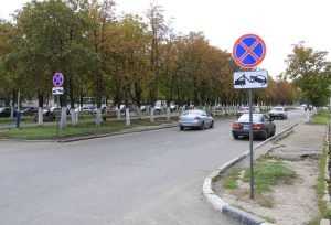 На улице Дзержинского в Брянске запретили остановку машин