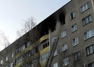 Во время пожара в брянской квартире пострадал человек