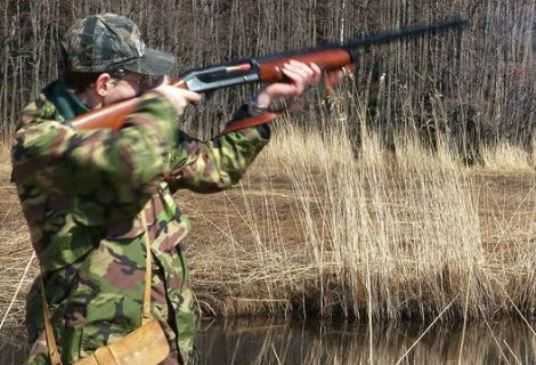 Застрелив грибника, брянский охотник сбежал из леса