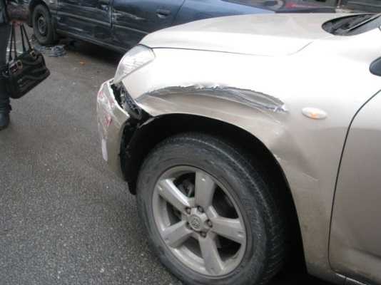 На брянской трассе столкнулись три автомобиля – ранена девушка