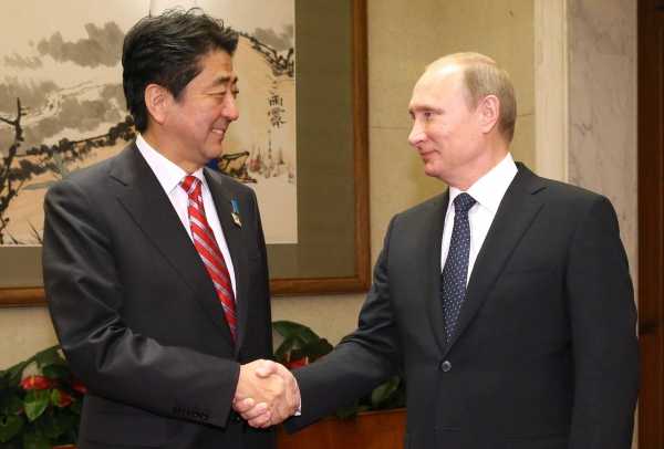 Интернет развеселило японское приветствие Путина