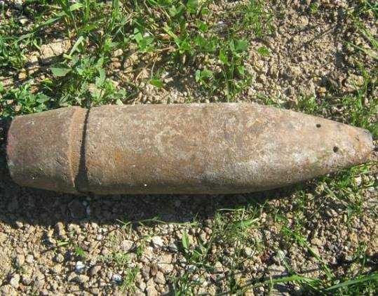 Возле брянской железной дороги обнаружили 11 снарядов