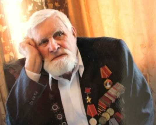 Брянскому знаменосцу Победы Ивану Лысенко исполнилось 98 лет