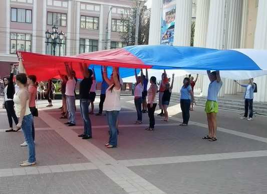 «Пьяные» магазины Брянска накажут за государственные флаги