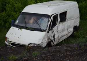 Под Брянском разбился микроавтобус – погиб человек,  двое ранены