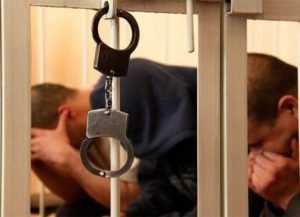 В Брянске полиция задержала троих парней, избивших прохожего