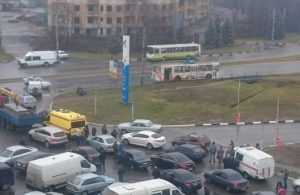 В Брянске перекрыли движение – в троллейбусе найден подозрительный предмет