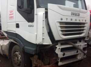 На брянской дороге «Лада» врезалась в грузовик – ранены 2 подростка
