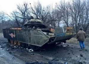 Украинцы подкатили ржавые БТРы к брянской границе