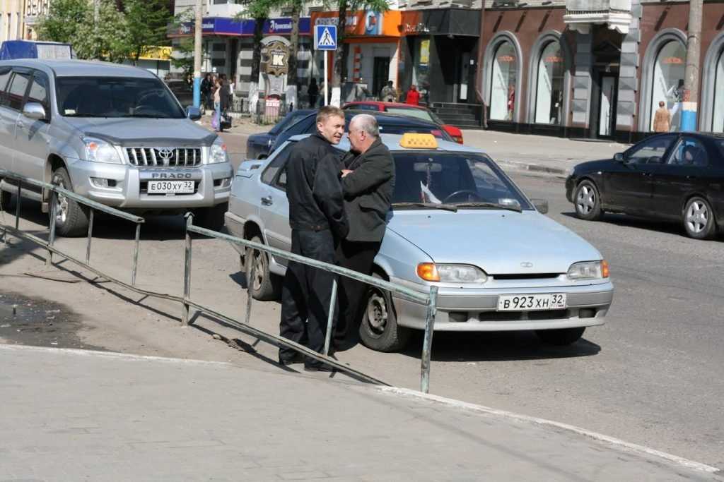 В Брянске столкнулись два автомобиля «Городского такси»