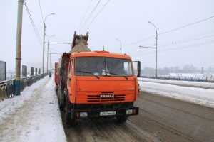 В Брянске дороги от снега очищают более 70 машин