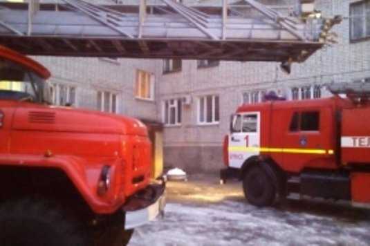 В центре Брянска эвакуировали людей из горевшего магазина