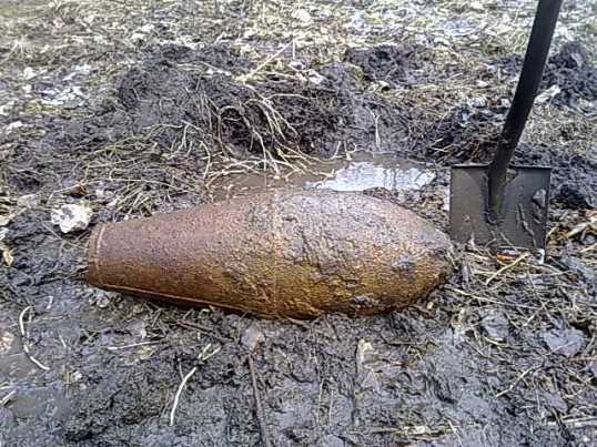 В Брянском районе обнаружили три снаряда, мину и бомбу