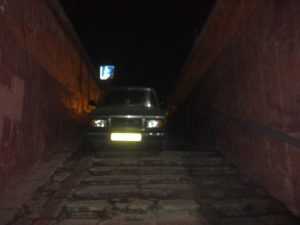 В Брянске отчаянный калужский водитель заехал в подземный переход