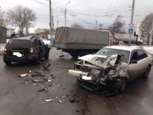 При столкновении 4 машин в Брянске пострадала беременная  женщина