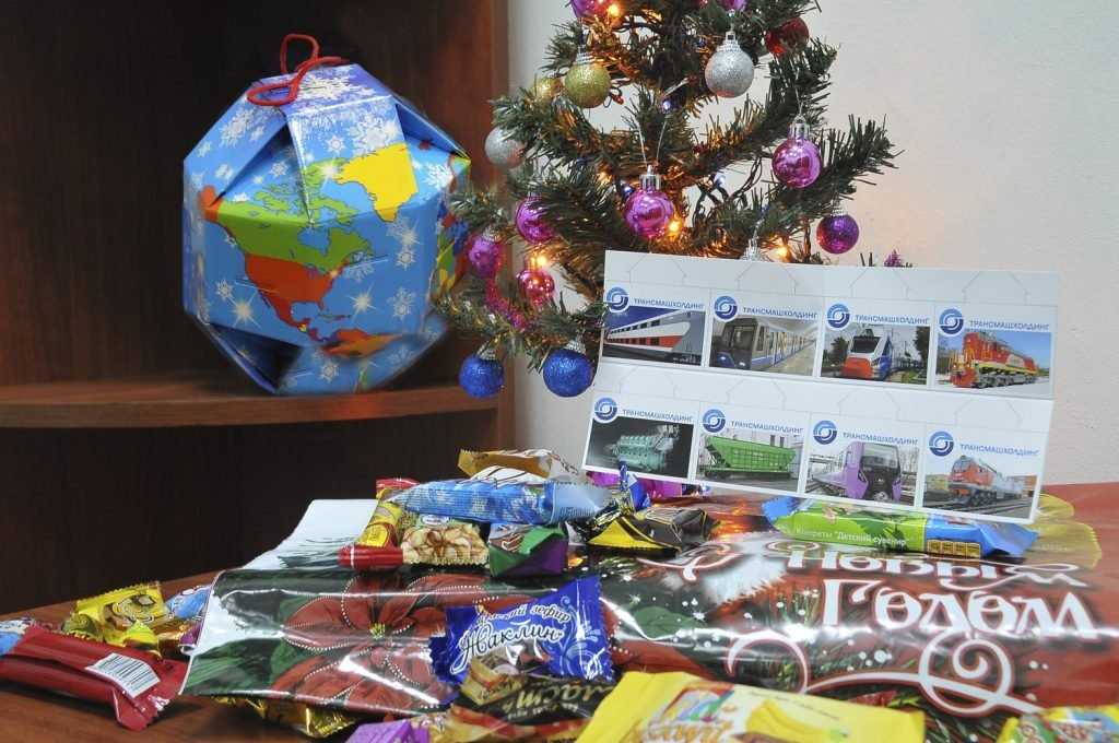 Брянский машиностроительный завод подарил детям новогодние подарки