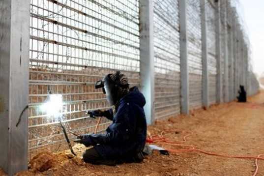 Украинцы возобновят строительство лагерной стены на брянской границе