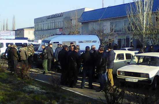 Херсонцы взбунтовались против ислямовских бандитов на границе с Крымом