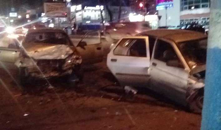 Девушки и парень пострадали в Брянске при столкновении машин (видео)