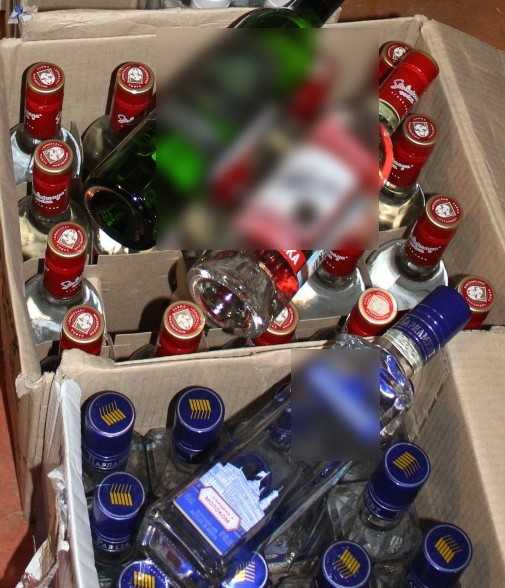 У брянской подпольщицы изъяли 140 бутылок спиртового пойла